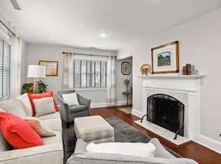 8 Stuart Dr, Old Greenwich, CT 06870