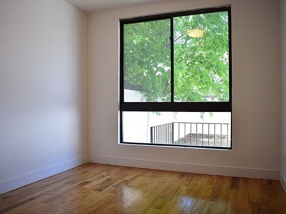 5th image of 25 Woodbine St APT 1B
