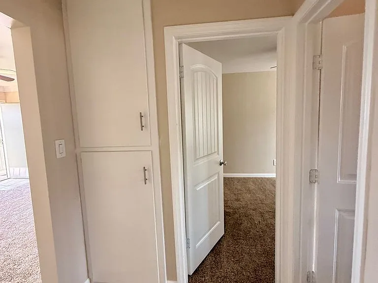4837-4843.5 Kansas St — Photo 9