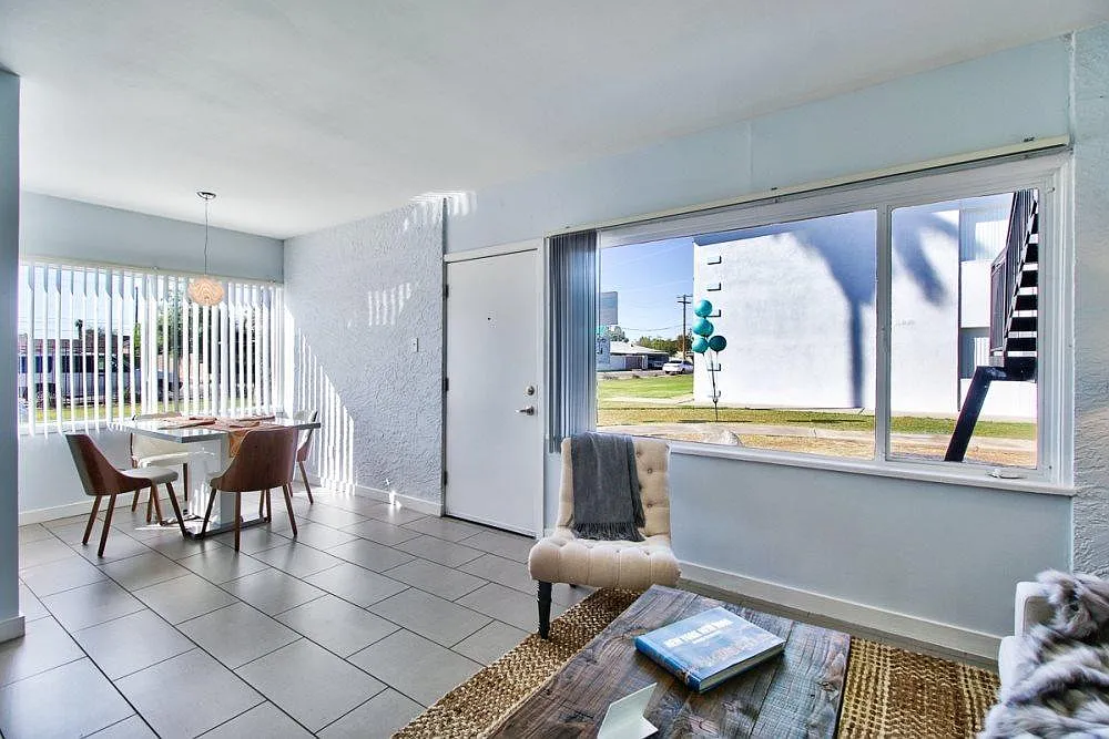 Turney 801 — Photo 1