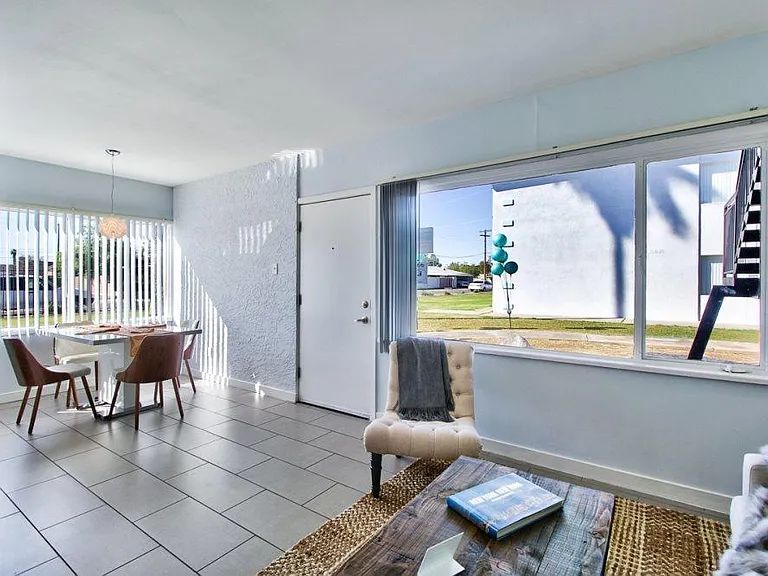 Turney 801 — Photo 1