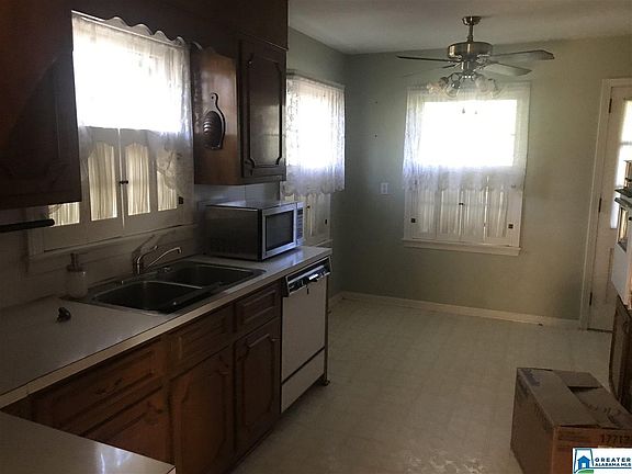3rd image of 821 Northcrest Dr