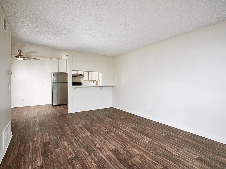 Mellmanor Apartments — Photo 15