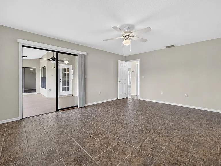 23245 Lehigh Ave — Photo 14