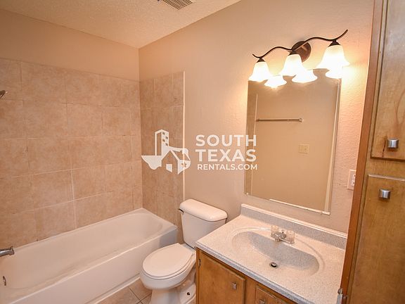 5th image of 609 Sherwood Dr #D