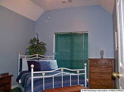 4th image of 9124 Oaklawn Dr
