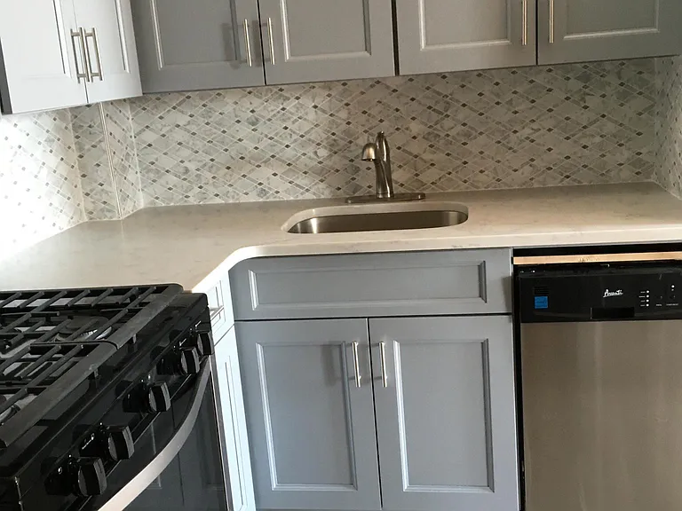 152-72 Melbourne Ave #3 — Photo 1