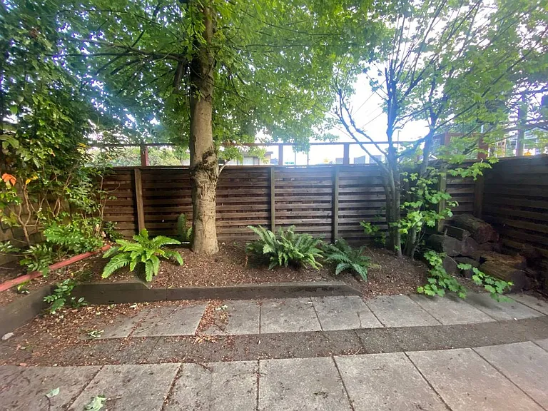 700 NE 42nd St — Photo 30