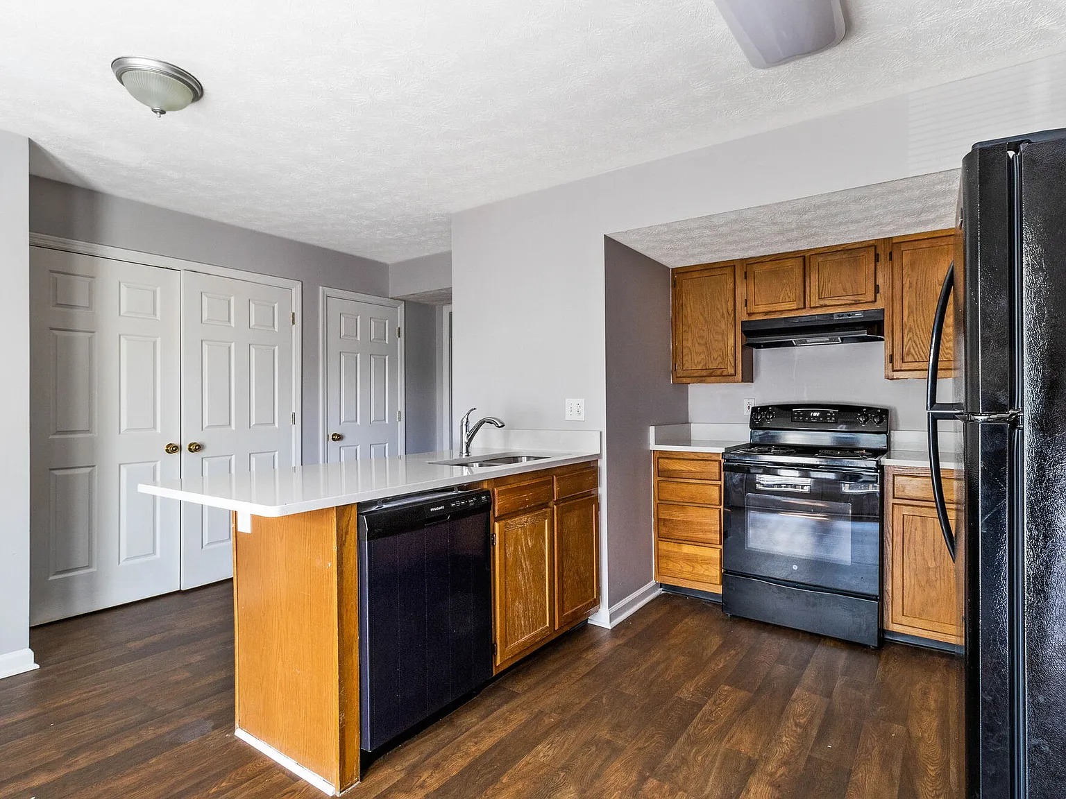 Eagle Creek Townhomes — Photo 1