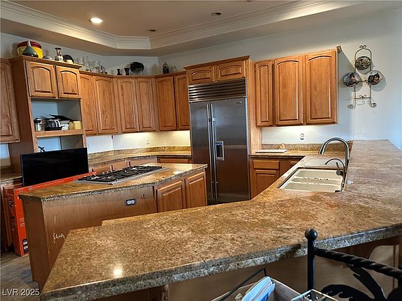 3rd image of 4739 Laurel Canyon St