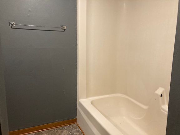 5th image of 137 Loraine Dr APT 302
