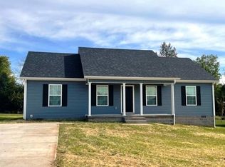 16 Royal Gold Ct, Springfield, KY 40069