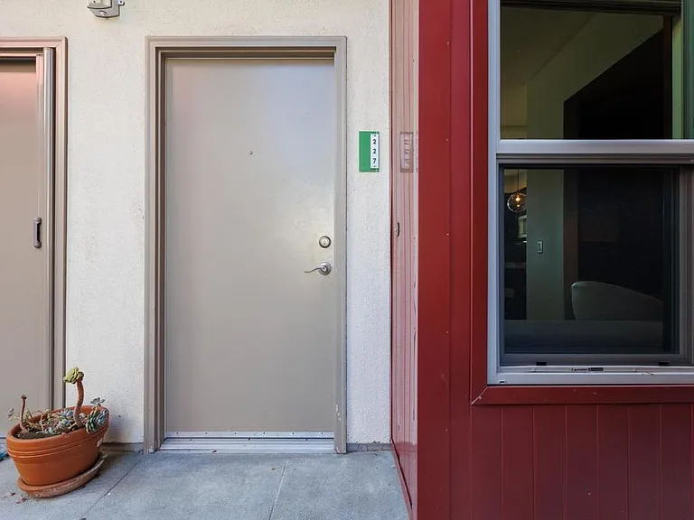 687 S Coast Highway 101 S — Photo 2
