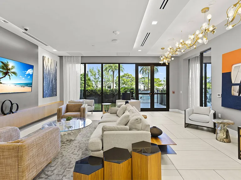 Oasis Pointe — Photo 11