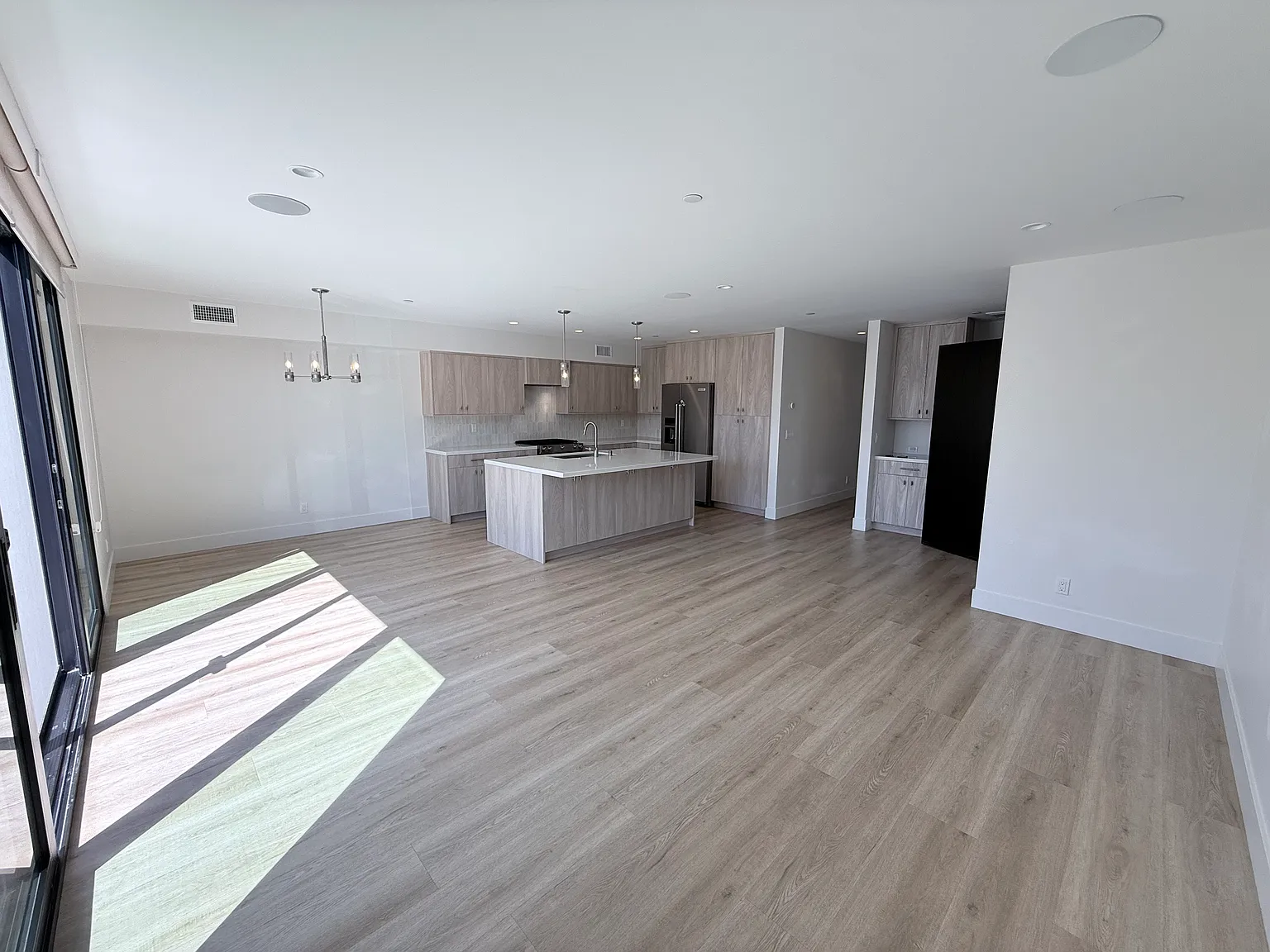 2 bed, 1380 sqft, $5,500 — Photo 3