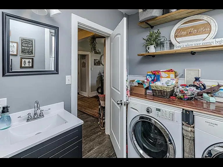 1619 W 7th St — Photo 14