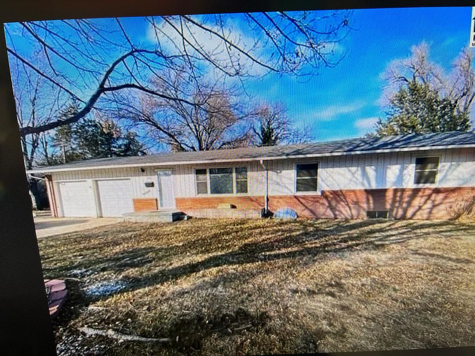 1st image of 200 W 26th Ave