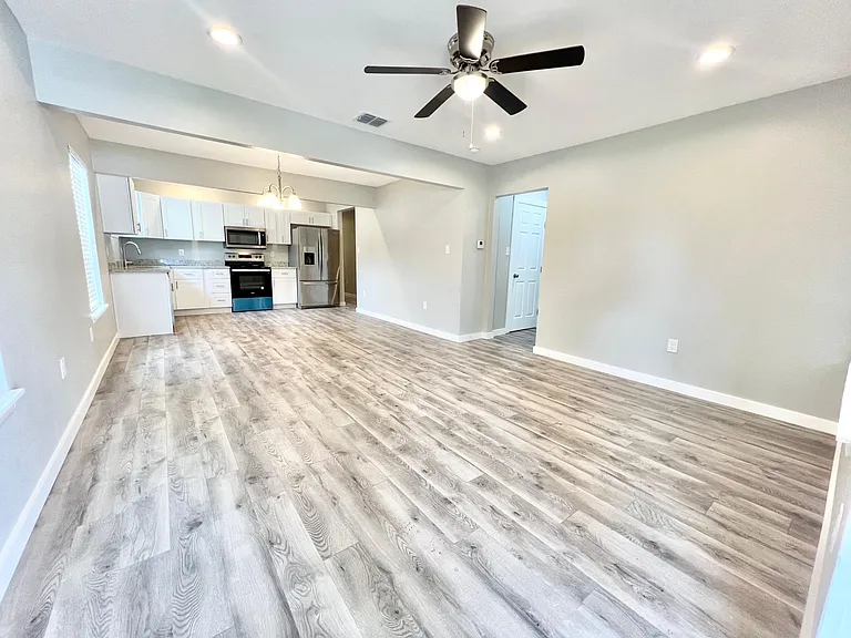 2035 Waverly Ave — Photo 19