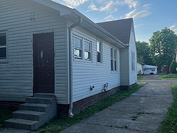 2nd image of 721 E Cheatham St