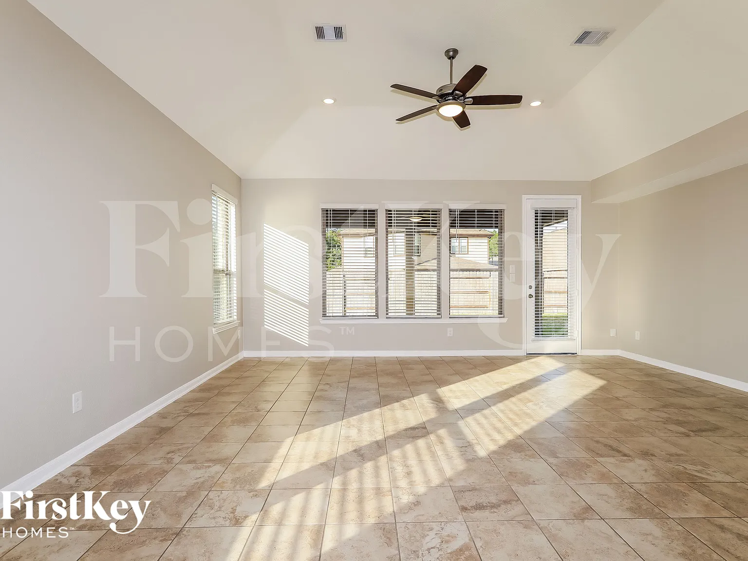 3 bed, 2.0 bath, 2144 sqft, $2,560 — Photo 2