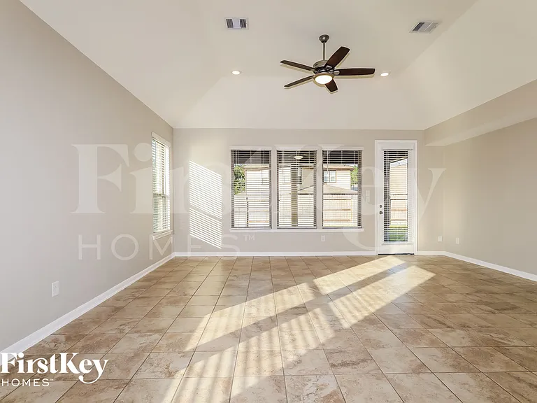 8757 Ute Creek Ln — Photo 2