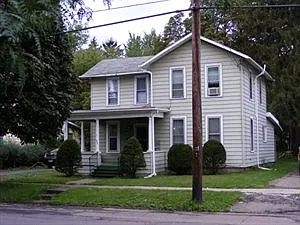 546 S Main St photo 1