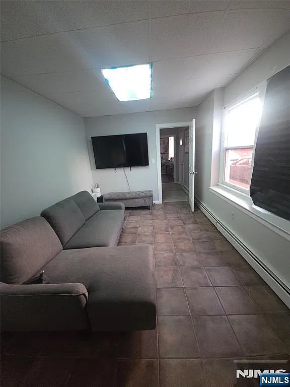 3 bed, 1.0 bath, $2,550 — Photo 3