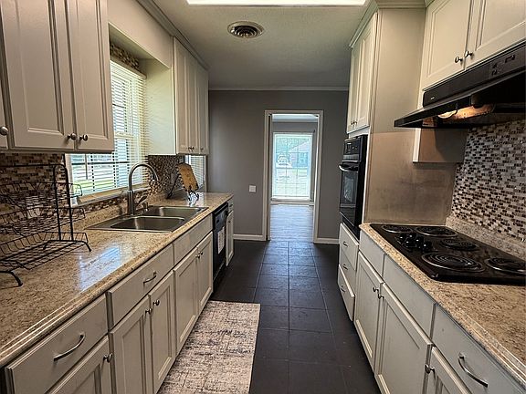 4th image of 3277 Windwood Dr
