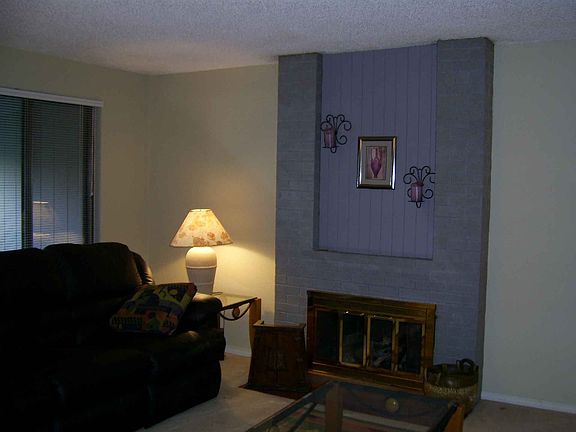 Living rm/w gas fireplace