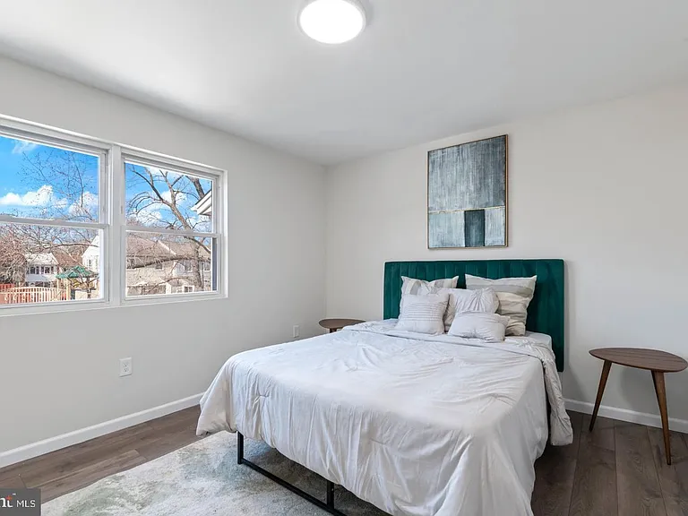 7616 Somerset Ln — Photo 6