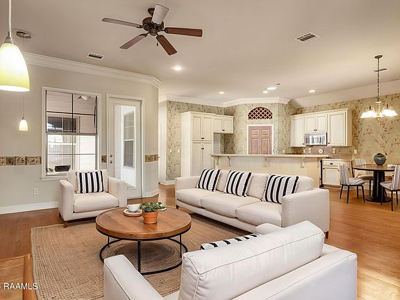 4th image of 124 Oakbend Dr
