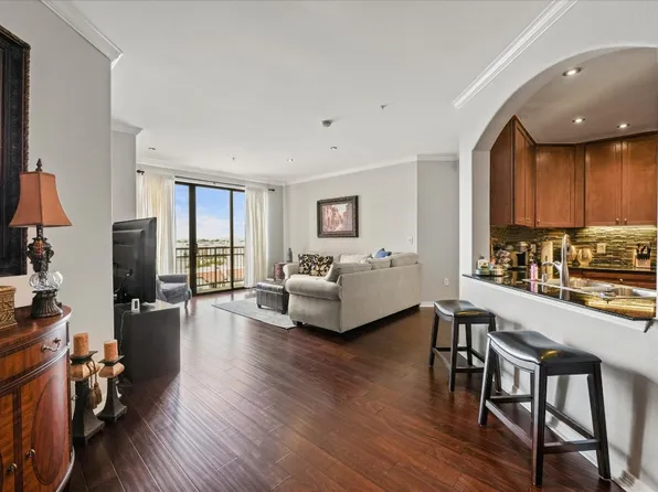 330 Las Colinas Blvd #906, Irving, TX 75039