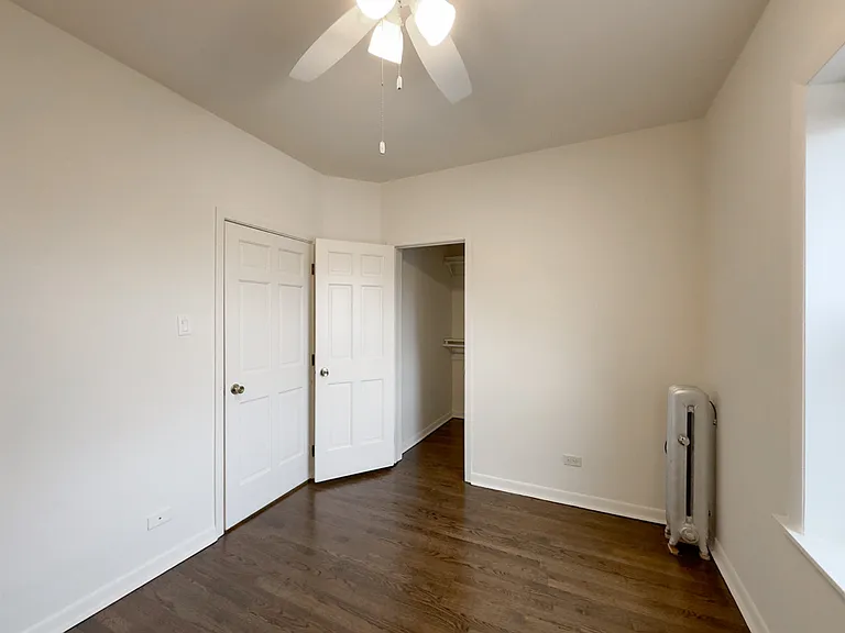 2633 W Ainslie St #4 — Photo 9