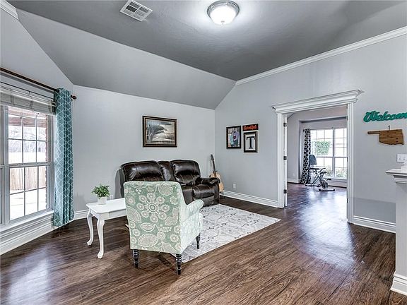 3rd image of 233 NW 157th Cir