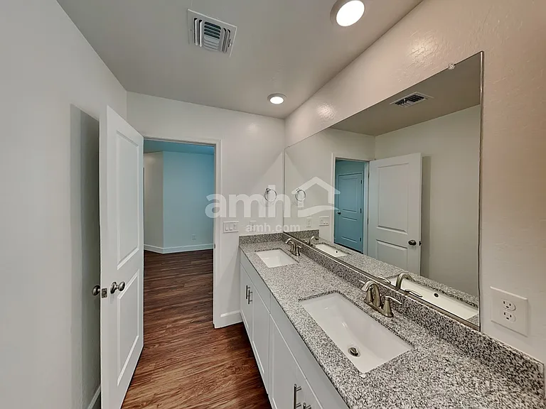 638 W Hackamore Ave — Photo 16