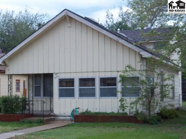 1st image of 407 W Avenue B