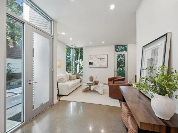 41 Vanguard Way, Dallas, TX 75243