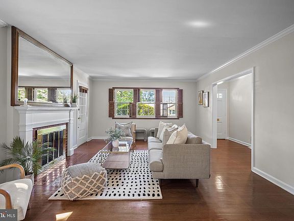 3rd image of 9807 Merwood Ln