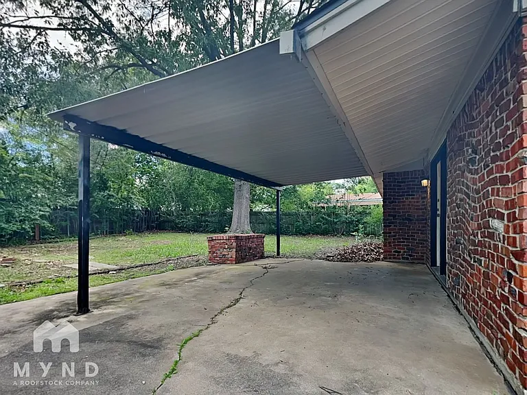 605 Thompson Dr — Photo 21