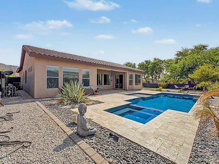 1902 E Desert Ln — Photo 5