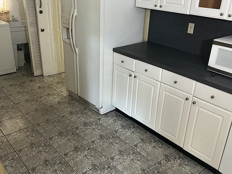 3941 NW 207th Dr #ROOMS TO RENT — Photo 3