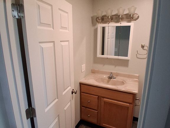 4th image of 204 Grand Ave APT 15