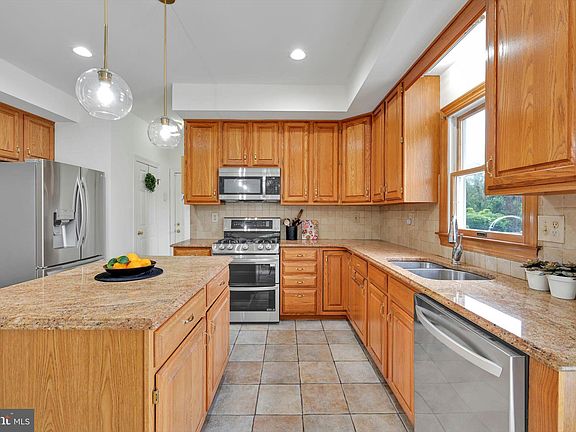 4th image of 104 Brookhollow Dr