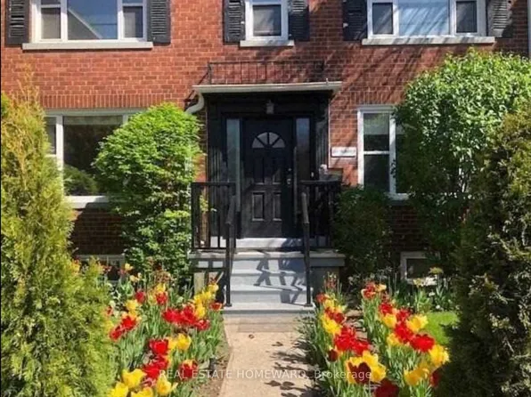 274 Rumsey Rd, Toronto, ON M4G 1R2