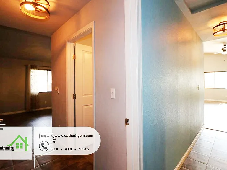 1417 Montana Ave — Photo 17