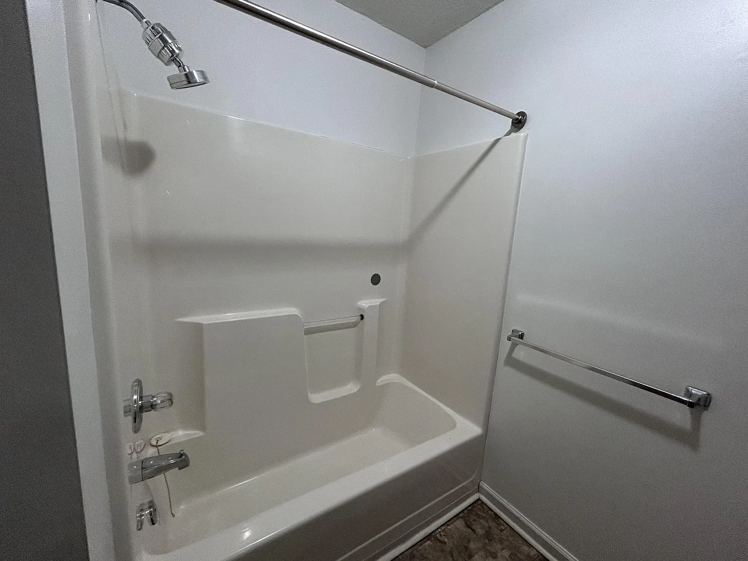 2 bed, 1.0 bath, 921 sqft, $900 — Photo 3