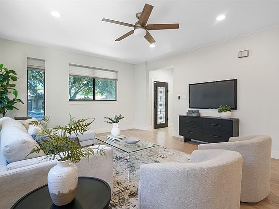 5th image of 10827 Wallbrook Dr