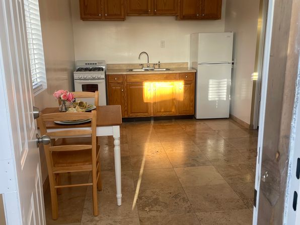 330 W 12th St