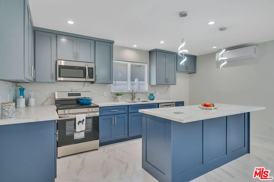 3 bed, 2.0 bath, $3,550 — Photo 3