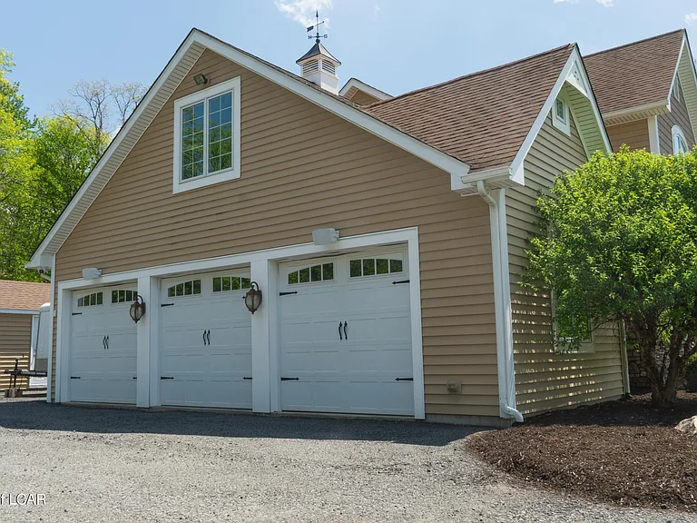 228 Windsor Way — Photo 40